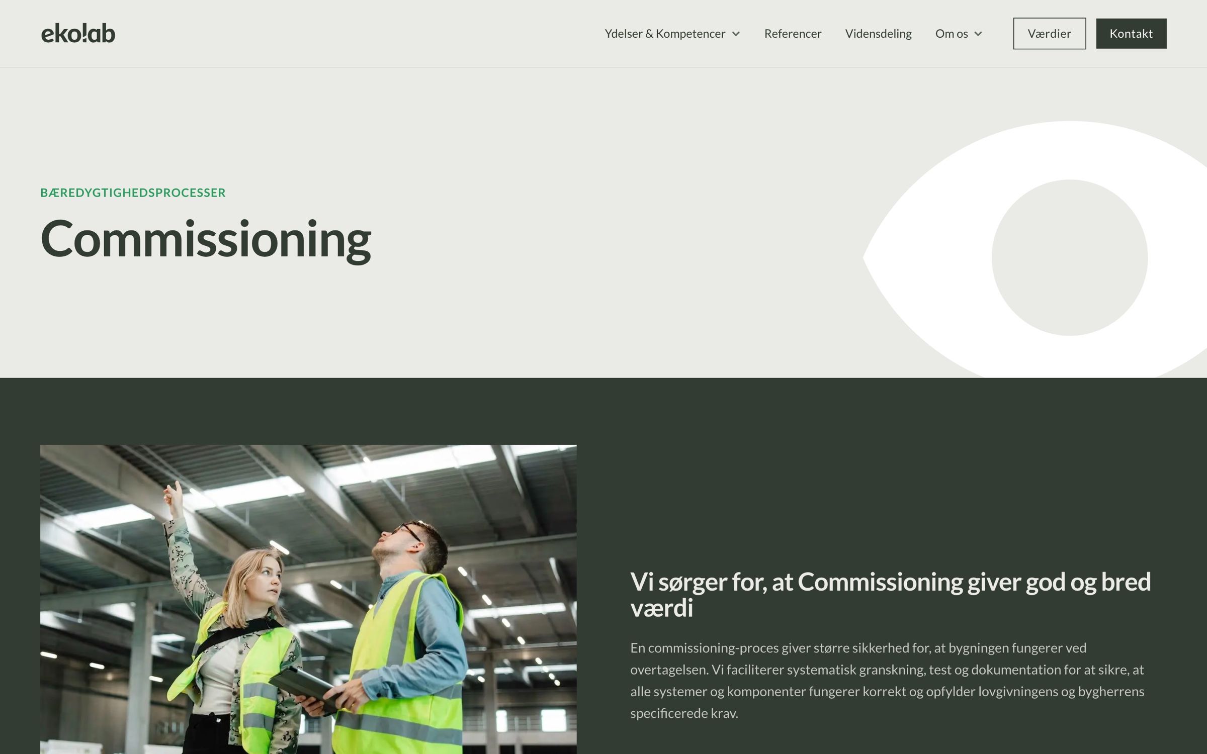 Commissioning service page with a large eye symbol in the header and a dark green section below